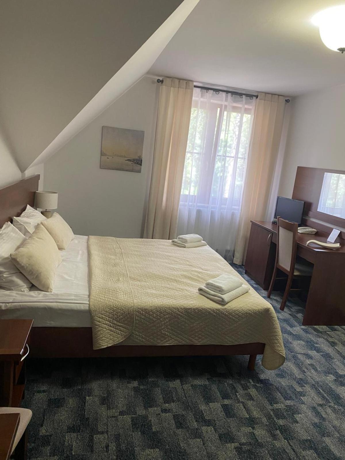Hotel Restauracja Cztery Pory Roku Orneta Εξωτερικό φωτογραφία